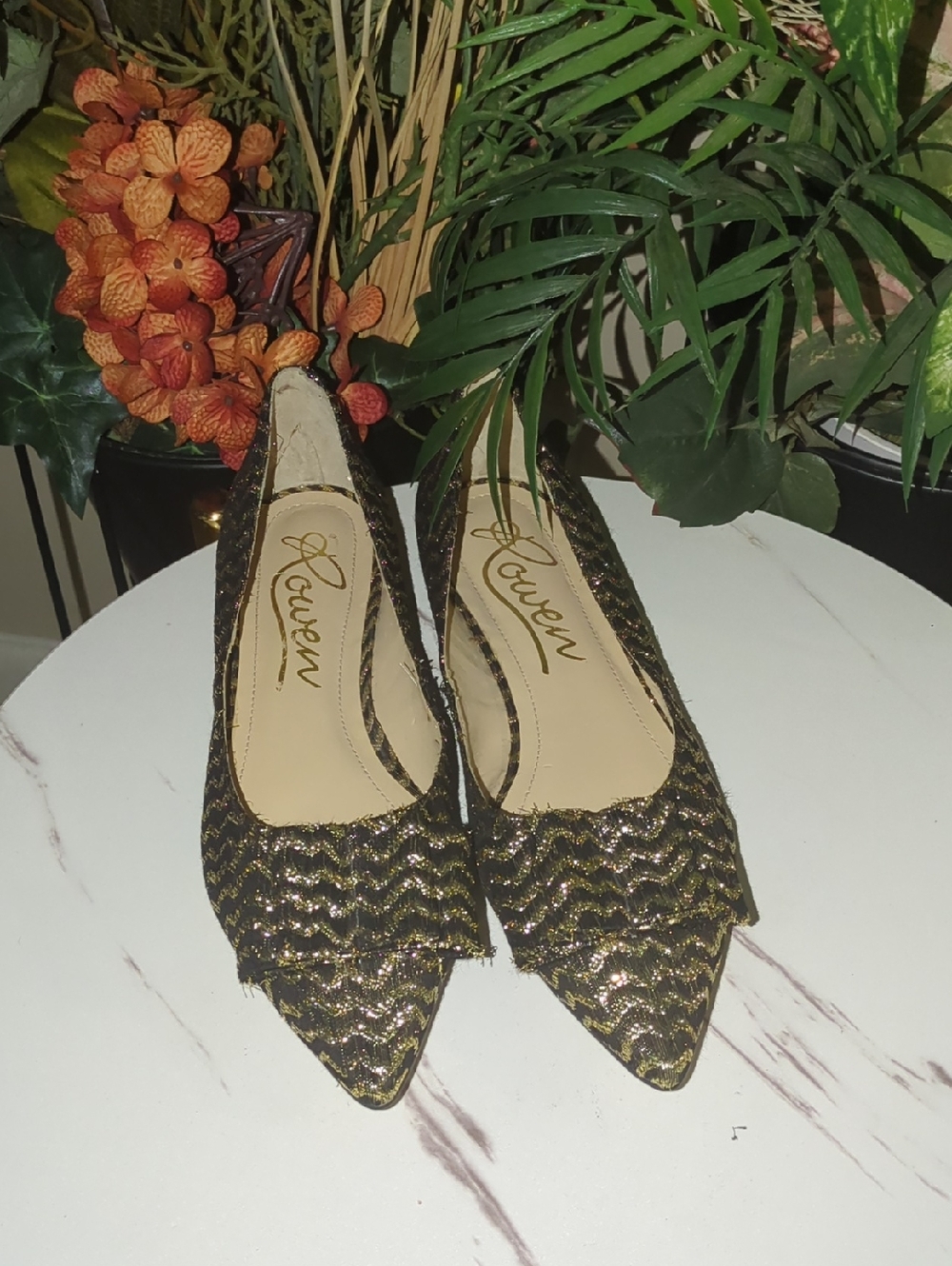 Vintage Rowen Pointed Toe Glitter Flats in Black and Gold